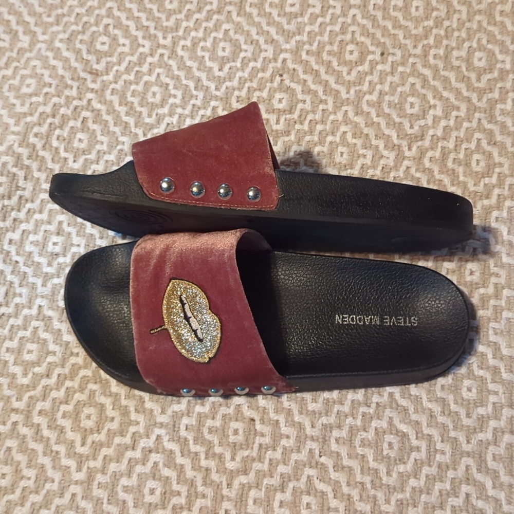 Gold lips slides